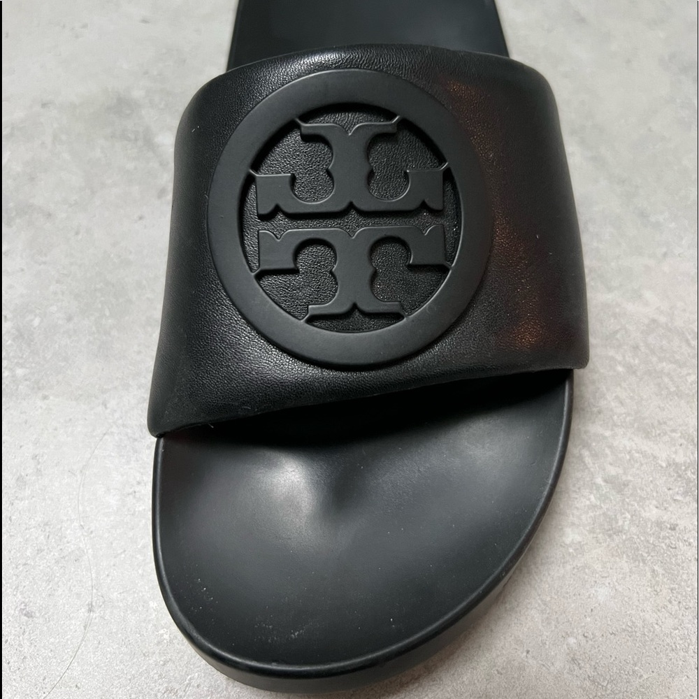 Super cute and comfortable Tory Burch Flip Flops.